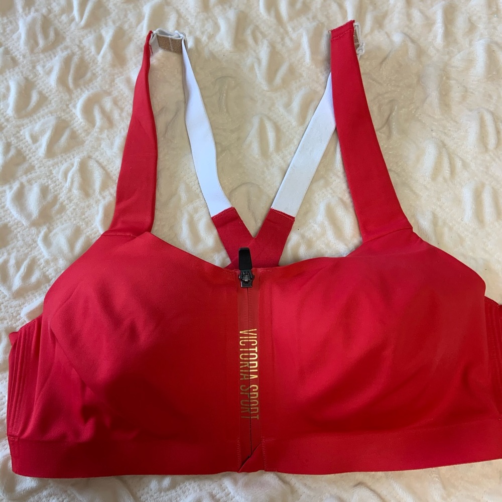 NWOT Victoria Secret Sports Bra
